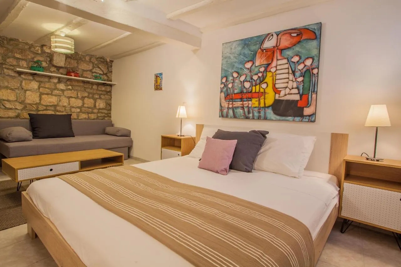 Honey Art Apartment Cres 0*,  Croazia